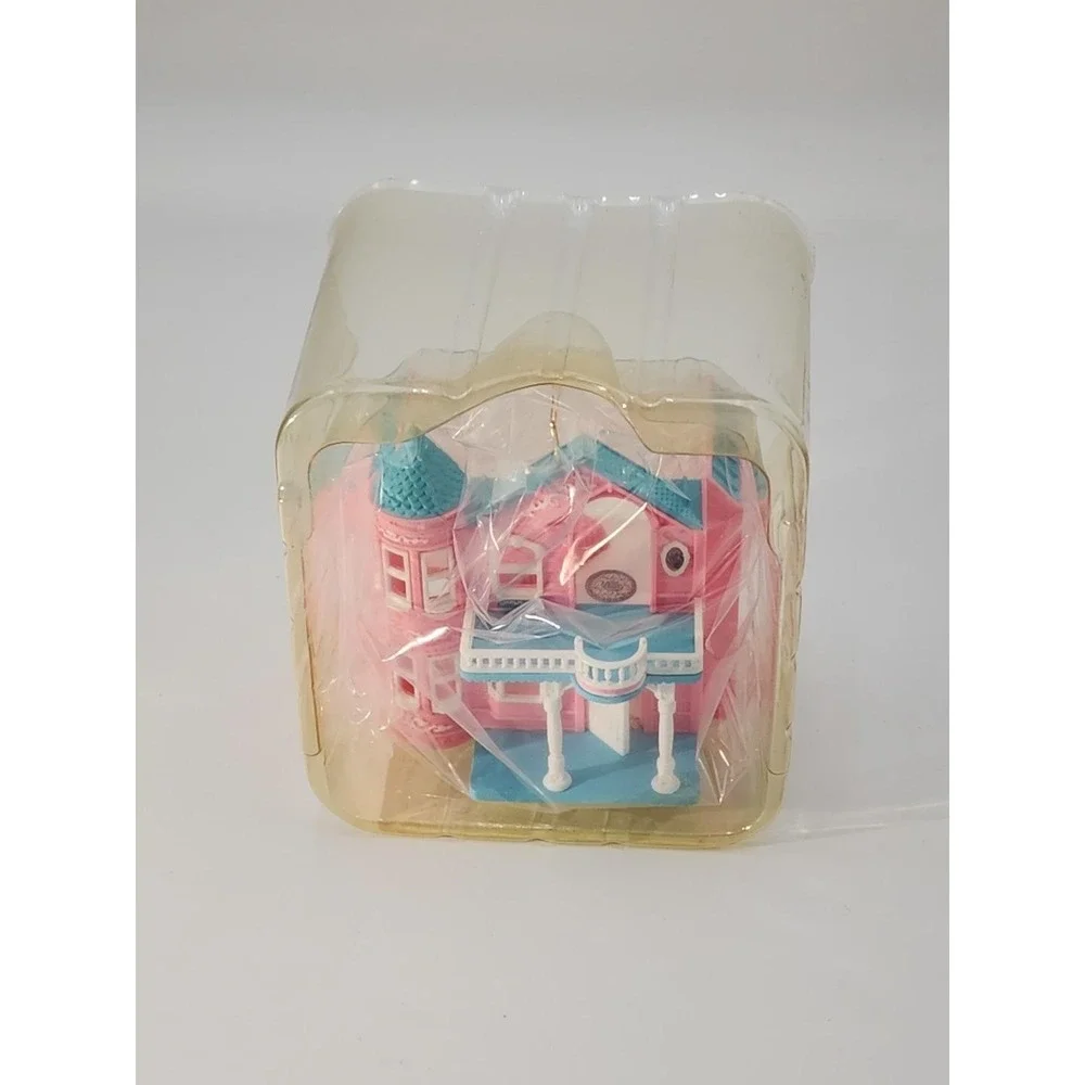 Vintage 1999 New in Box‎ Hallmark Keepsake Christmas Ornament Barbie Dream House